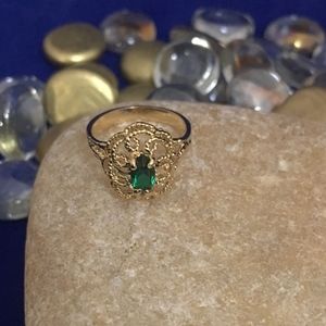 Vintage Filagree and Emerald Green stone Ring